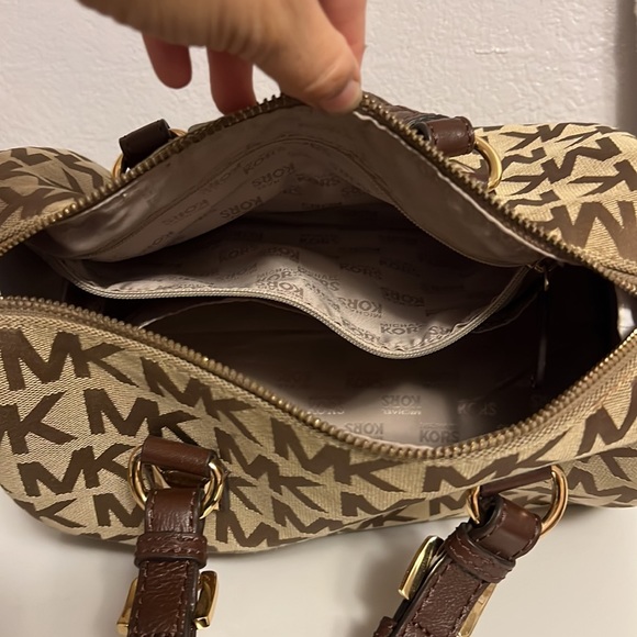 Michael kors purse - Picture 8 of 10